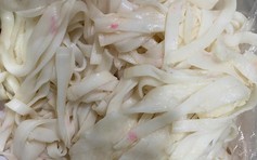 Xuất hiện hình ảnh mì Quảng có màu lạ ở chợ Huế, chính quyền lập tức kiểm tra