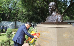 Tổng Bí thư, Chủ tịch nước đặt vòng hoa tại tượng Chủ tịch Hồ Chí Minh ở Ấn Độ