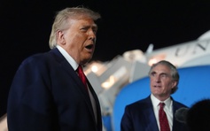 Tổng thống Trump cảnh báo Iran 'phải trả giá', dọa tấn công tiếp