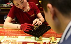 Giá vàng lao dốc không phanh