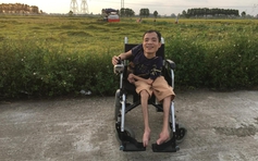 Đôi chân dừng lại, những vần thơ đi xa...