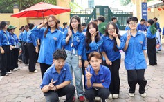 Sinh viên tình nguyện tiếp sức mùa thi: Từ người nhận đến người trao