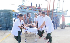 Bệnh xá đảo Trường Sa kịp thời cấp cứu ngư dân bị đứt lìa cẳng chân