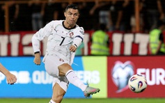 Giữa bão tranh cãi, Bruno Fernandes nói gì về Ronaldo?