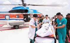 Trực thăng đưa bệnh nhân nguy kịch từ Nhà giàn DK1 về đất liền cấp cứu