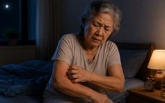 Ngứa dai dẳng về đêm: Người lớn tuổi khi nào nên đi khám?