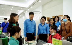 Hơn 2.000 công nhân TP.HCM được khám sức khỏe, tư vấn pháp luật miễn phí
