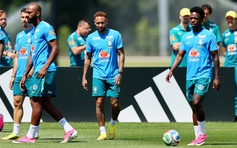 Neymar đã trở lại sân cỏ cùng đội tuyển Brazil