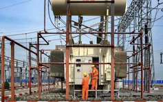Phía sau dòng điện không gián đoạn là những hy sinh thầm lặng