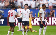 Declan Rice gây lo lắng cho đội tuyển Anh, HLV Tuchel cho cầu thủ đi chơi golf