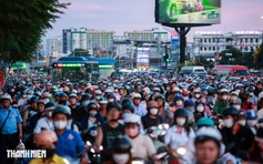 Cửa ngõ sân bay Tân Sơn Nhất kẹt xe triền miên, TP.HCM dự kiến đóng nhiều giao lộ