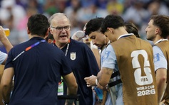 Cầu thủ Uruguay phản ứng dữ dội HLV Bielsa trước trận quyết đấu Tây Ban Nha
