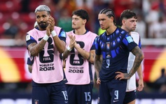 Đội tuyển Uruguay bị ‘án phạt lạ’ sau khi bị loại sốc, cầu thủ phải tự túc trở về nước