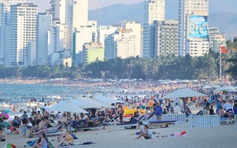 Du lịch đảo lộn vì nắng nóng cực đoan