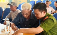 Cụ ông đạp xe gần 800 km lấy mẫu ADN tìm 2 anh trai là liệt sĩ