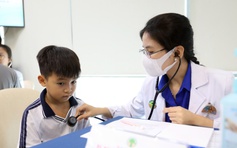 Trẻ mồ côi do Covid-19 ấm lòng, vui tươi trong ngày hội sức khỏe