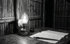 Vì sao 'ngày xưa đèn dầu hiếm người bị cận, ngày nay điện sáng lại cận nhiều'?