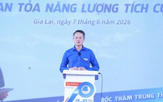 Thanh niên công nhân được khám bệnh, cấp phát thuốc miễn phí