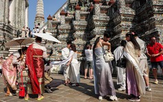 Báo Thái Lan chỉ trích du khách quốc tế làm 'hư hỏng' Bangkok