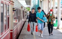 Máy bay, tàu hỏa đồng loạt giảm giá vé