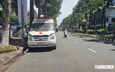 Vĩnh Long: Xe cứu thương bị 'bỏ quên' bên đường nhiều tháng