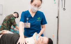 Dùng trực thăng cấp cứu người bị sốc tủy do chấn thương cột sống cổ nặng