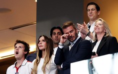 David Beckham kìm nén nước mắt khi Anh bị Argentina quật ngã, vợ Victoria và con trai an ủi