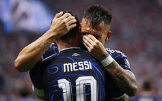Martinez gọi ngay cho mẹ sau bàn thắng để đời từ đường chuyền cực đẹp của Messi, giúp Argentina thắng Anh