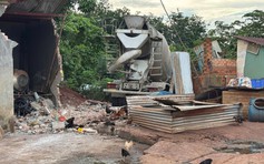 Đồng Nai: Xe tải bồn lao vào nhà dân làm 1 người chết, 1 người bị thương