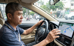 Tài xế lớn tuổi nên chọn ứng dụng Waze hay Google Maps?