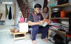 Nghẹn lòng cậu học trò ở trọ dưới cầu thang cùng người mẹ bệnh tật