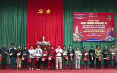 Hộ chính sách, người có công được tặng cây giống sâm Ngọc Linh trị giá 5,7 tỉ đồng