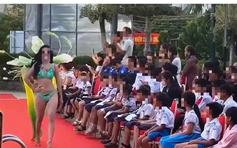 Tranh cãi vụ thí sinh hoa hậu biểu diễn áo tắm trước học sinh nhỏ tuổi