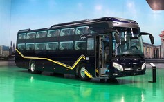 Vì sao nhiều xe khách chỉ có một cửa lên xuống?