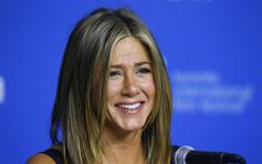 Jennifer Aniston và nhiều ngôi sao Hollywood vi phạm quy định bầu cử Mỹ?