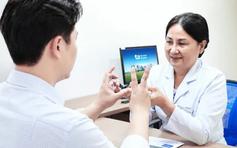 Bác sĩ cảnh báo nguy cơ đột quỵ từ trào lưu nắn chỉnh cột sống