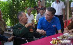 Thanh niên tiếp nối tri ân người có công