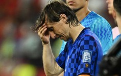 Modric đau đớn, thẫn thờ khi Croatia bị Bồ Đào Nha loại sau lỗi việt vị oan nghiệt