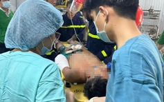 Cưa phần tay bị mắc kẹt để cứu nạn nhân ở Huế khỏi máy cơ khí