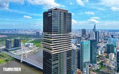 8 giờ tối nay, tòa tháp Saigon Marina IFC rực sáng dịp 250 năm quốc khánh Mỹ