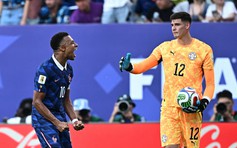 Mbappe ngoảnh mặt làm ngơ khi thủ môn Paraguay xin bắt tay: Ngôi sao Pháp có 'chảnh'?