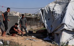 Hamas bỏ một, giữ một