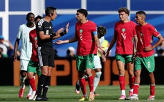 Báo Pháp ca ngợi trọng tài Argentina sau trận thắng Ma Rốc, vẫn phàn nàn một điều
