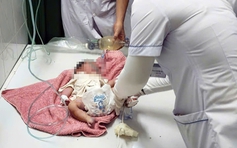 Bé gái sơ sinh bị bỏ rơi trong thùng giấy ở Khánh Hòa