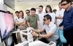 22 y bác sĩ trong nước được đào tạo phẫu thuật robot