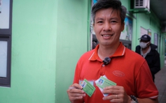 Thẻ đi xe buýt, metro miễn phí in không kịp vì người TP.HCM đăng ký quá đông