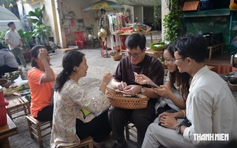 Chợ quê giữa trung tâm TP.HCM: Khách sẵn sàng 'bo thêm' tiền vì điều đặc biệt này