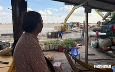Dân vùng sạt lở sông Tiền Đồng Tháp ngóng kè từng ngày