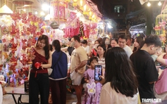 Đông nghịt người check - in phố lồng đèn Lương Nhữ Học, lên hình đẹp như phim