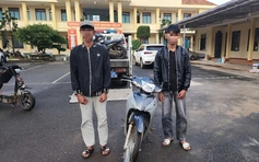 Bốc đầu xe máy trên quốc lộ rồi đăng TikTok 'câu view', nhóm thiếu niên bị xử lý